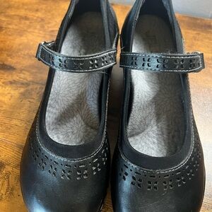 Women’s JBU Size 7 Heeled Mary Janes, Black, Velcro Closure Strap